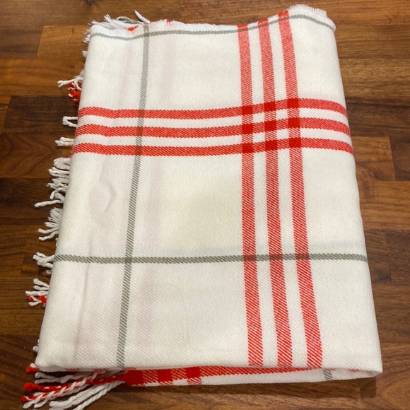 Red White Grey Blanket Scarf Never Worn - Picture 2 of 4